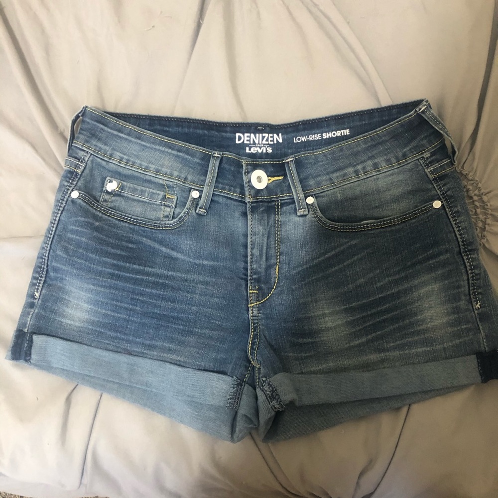 ‼️SHIPS TODAY‼️LEVI’S Denim Shorts